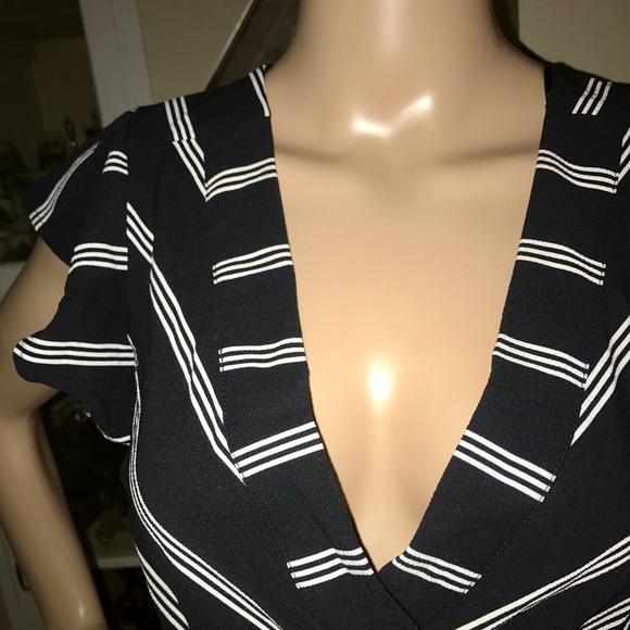 Women's Black & White Low Cut Short Sleeved Striped Mini Skater Dress-Size Small - Picture 3 of 10